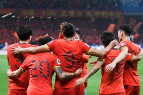 开云官方在线-疯狂角逐：国安挑战恒大，战况如何？()