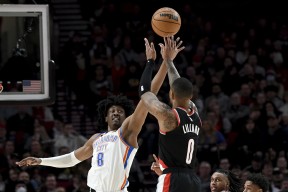 开云体育在线-开拓者大胜掘金，利拉德突破圈还击主场领先()