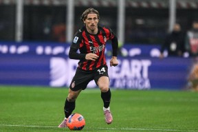 拉齐奥门将神勇表现，多次神扑挽救球队()