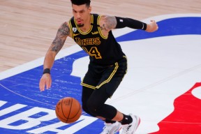 开云体育在线-巴拉克亚诺客场绝杀，取得惊险胜利(巴拉克在俱乐部和国家队的队友是谁)